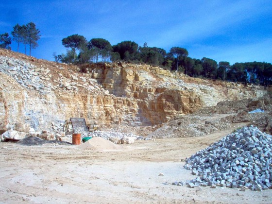 industria de calcário.jpg