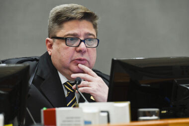 Qualquer pessoa pode pedir homologação de decisão estrangeira