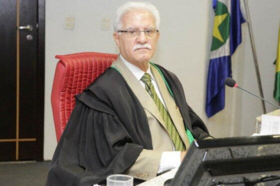 desembargador Roberto Benatar.jpg