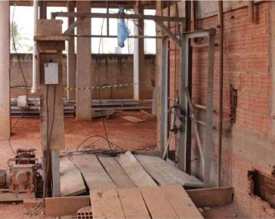 elevador construtora.jpg