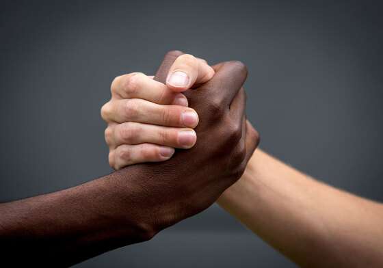 Racismo-e-Injúria-racial-entenda-a-diferença.jpg