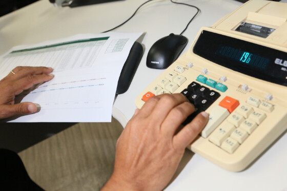 calculadora-financas-orcamento-recuperacao-falencia-gilferreira.jpg