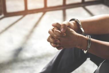 Negada liberdade a réu acusado de aplicar golpes contra idosos