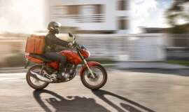 Motoboy tem vínculo de emprego com empresa de logística