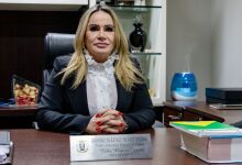 Acusação de parcialidade resulta em multa e bloqueio de salário