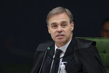 STF concede domiciliar a investigado após agravamento de doença cardíaca