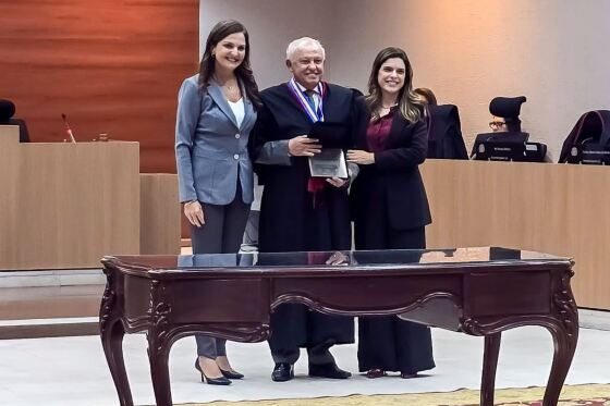 OAB-MT presta homenagem a Luiz Ferreira em sessão de despedida
